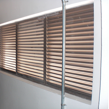 <b>Ventilated rainproof blinds</b>